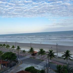 Ótimo apartamento condomínio frente a praia